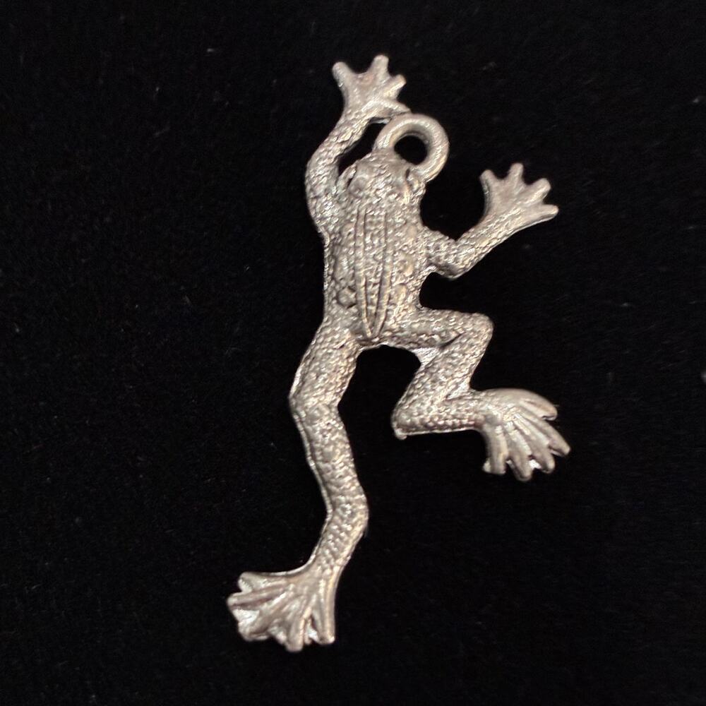 Silver Tone 3D Climbing Frog Pendant Charm Textured Toad Whimsical Animal 1.5"